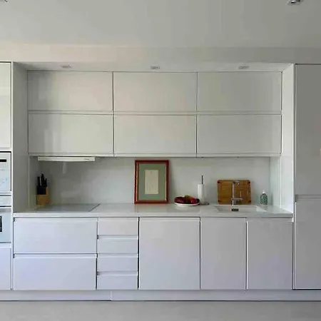 Modern 2 Bedroom In Real Apartment