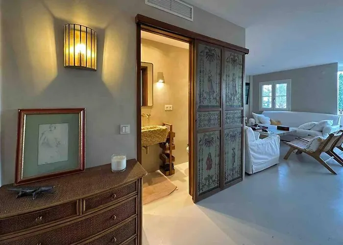 Modern 2 Bedroom In Real Apartment