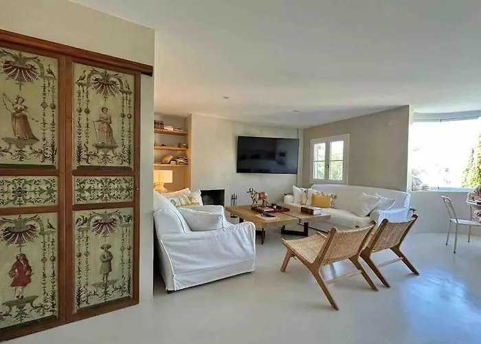 Modern 2 Bedroom In Real